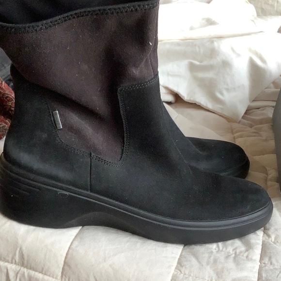Ecco women’s ankle boots
Size 39 Soft Seven Gortex
Comfortable
Hardly worn - Picture 3 of 6